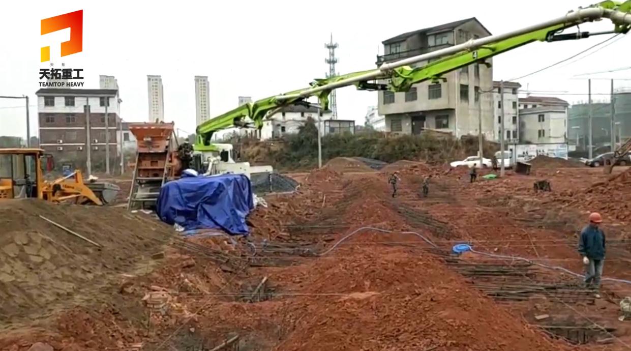 农村自家建房小型的混凝土泵车更为划算