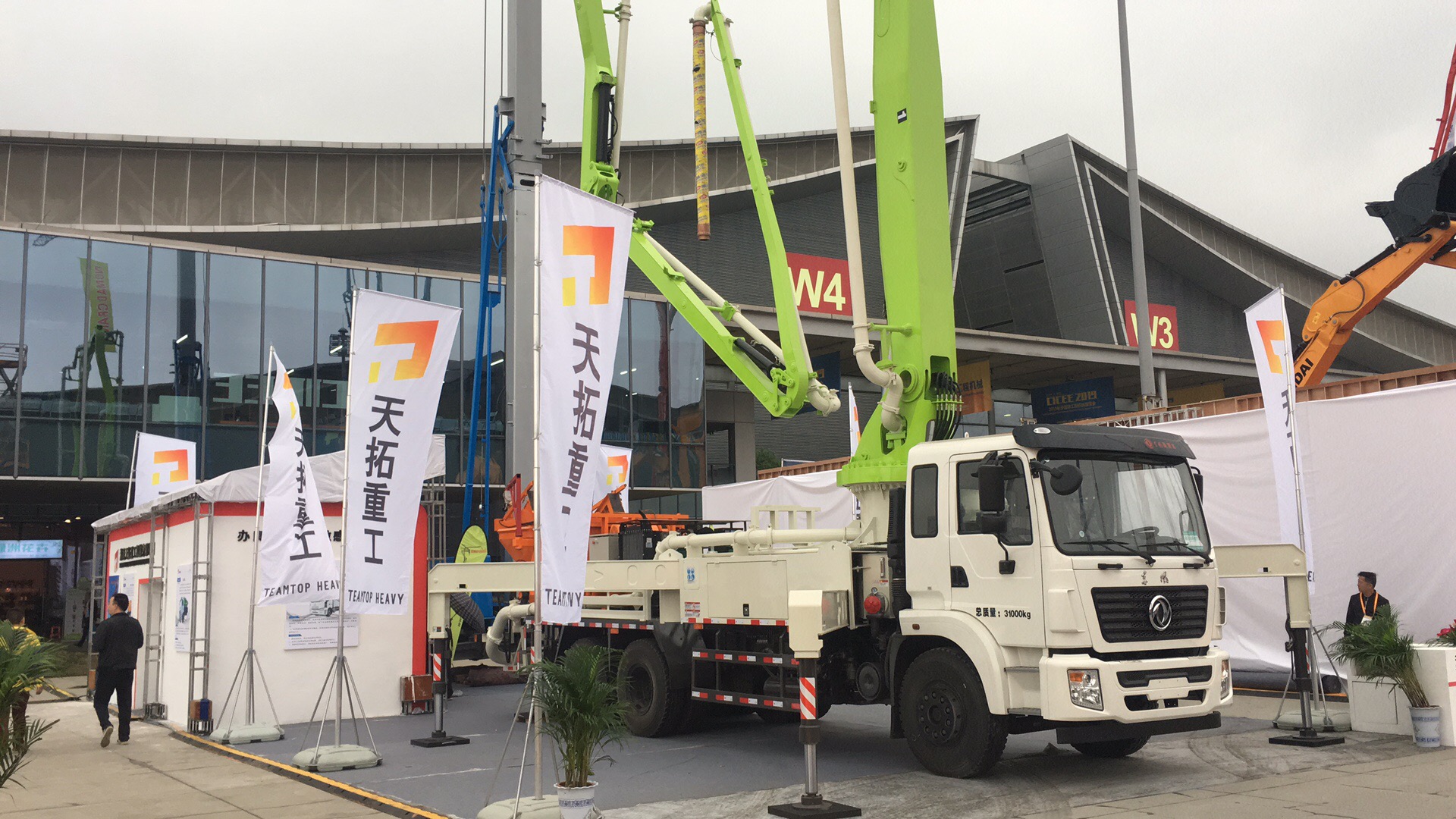 混凝土搅拌泵车一体机多少钱一台,价格表？